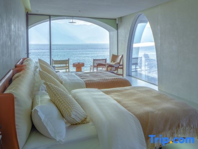 Deluxe Family room with sea view