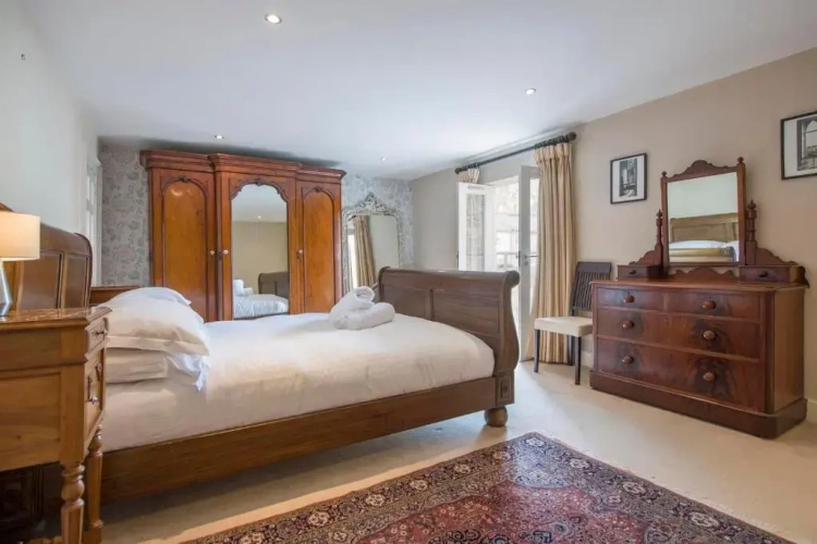 4 Bedrooms Double Cottage