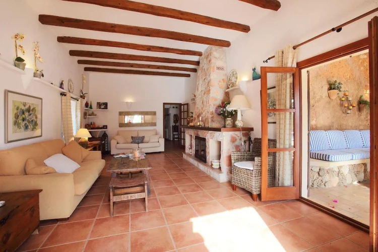 5 Bedrooms Villa