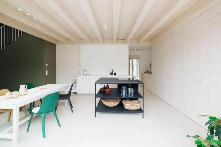 3 Bedrooms Apartment