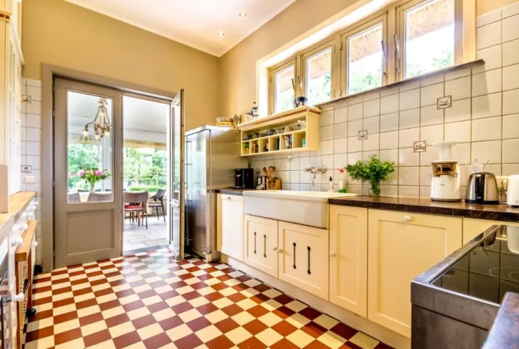 4 Bedrooms Cottage