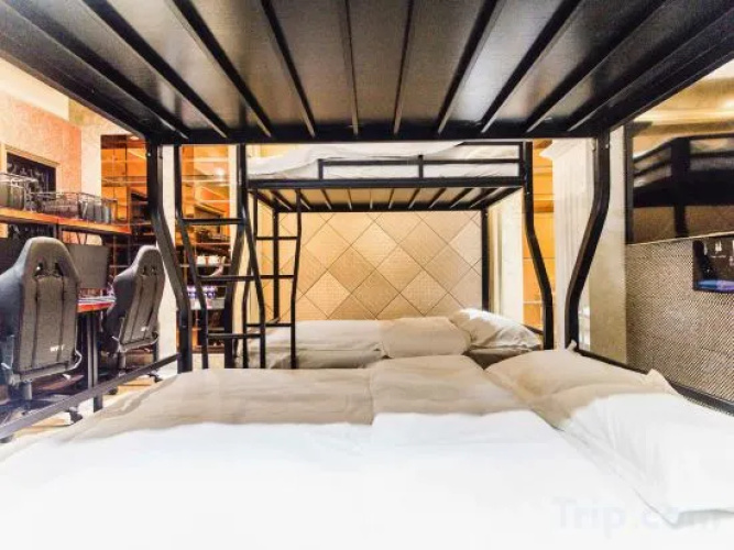 No.7 Theme Hotel