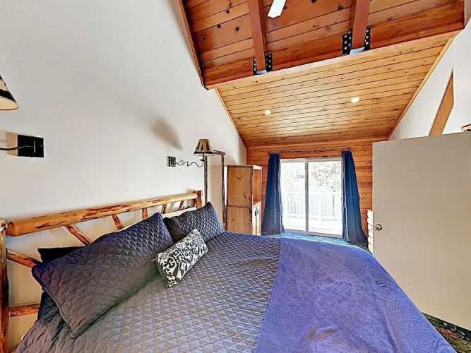 39537 Lake Dr Home - 3 Br home by RedAwning