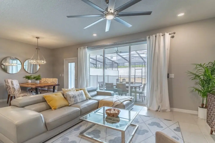 886 Windsor Island
