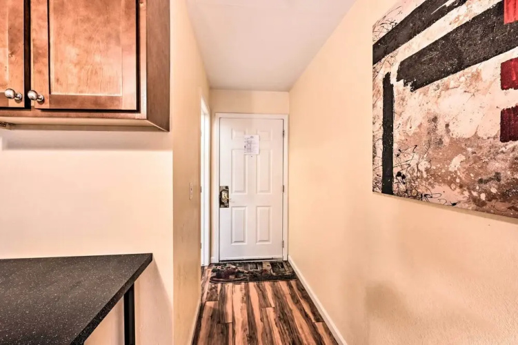 2 Blocks to Light Rail: Denver Unit w/ Kitchenette