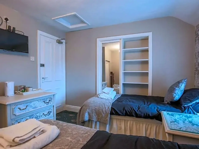 Standard Double room with street view