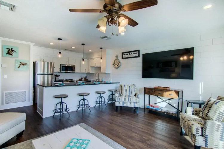 8 A, One Bedroom Condo