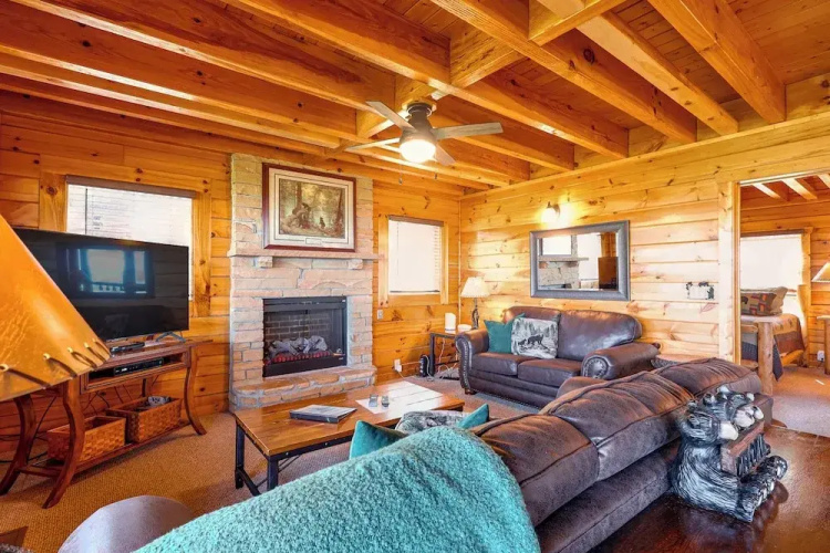 Sensational Sunset! Sevierville Home w/ Hot Tub