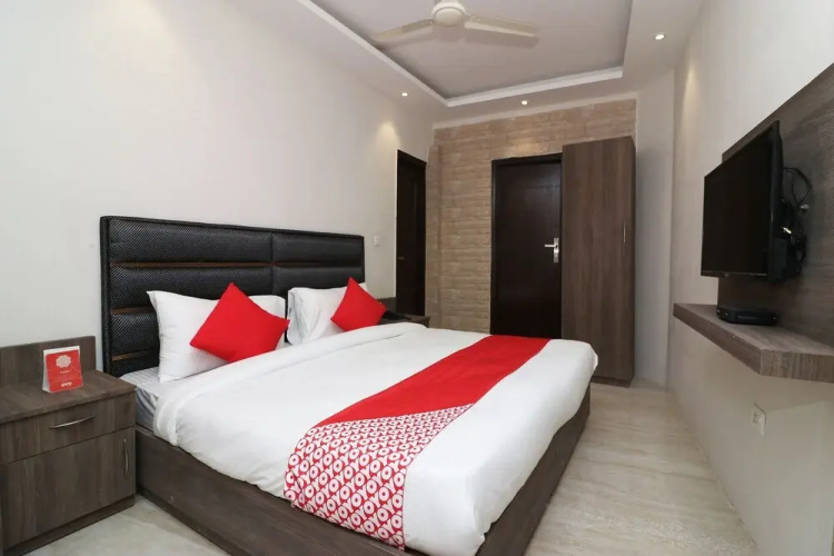 Oyo Flagship 28064 Sector 28 Rajendra Colony