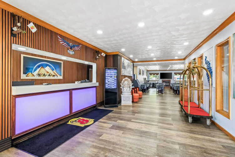 Super 8 by Wyndham Uniontown PA