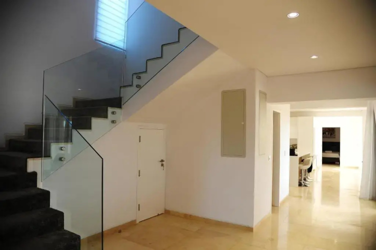 Holiday 6 Bedroom Luxury Villa