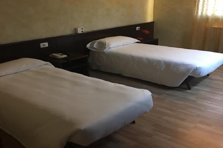 Standard Twin room with courtyard view