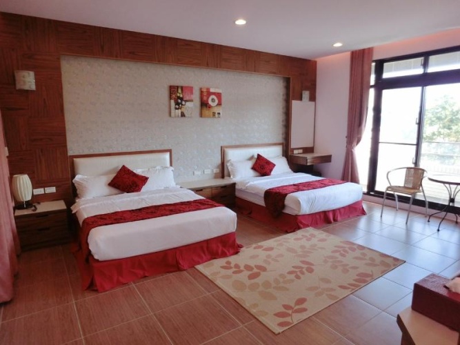 1 Bedroom Standard Quadruple Family room with balcony