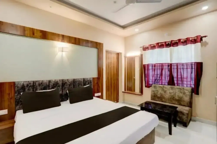 Goroomgo Ruby House Puri