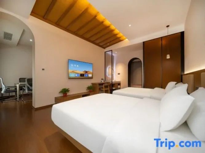 Family Suite with courtyard view