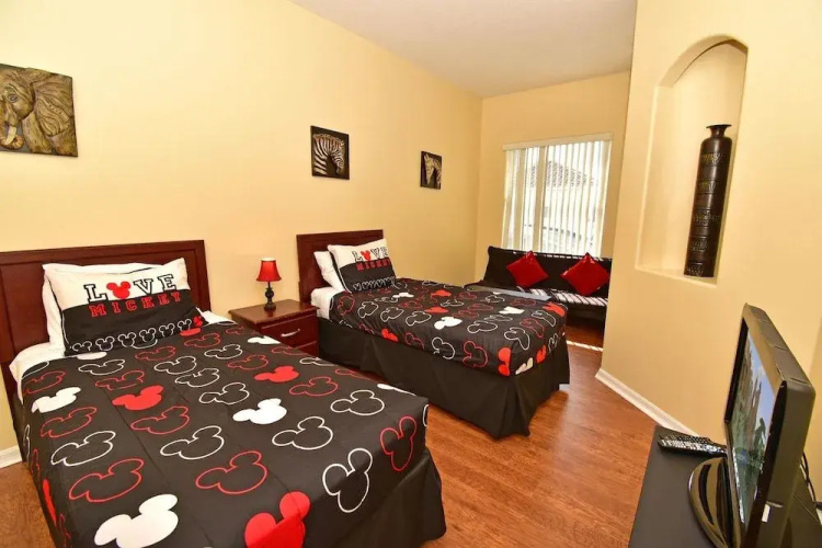 T842BD South 4 Br villa by RedAwning