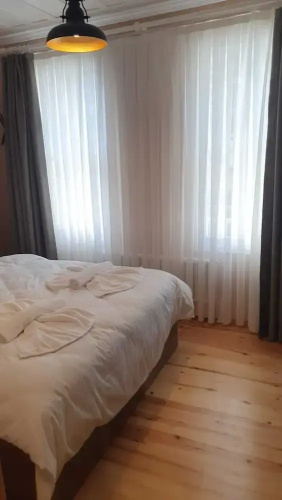 Lovely Hi̇story