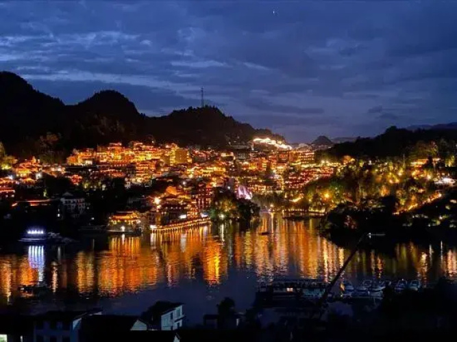Linjiang Waterfall Viewing Inn