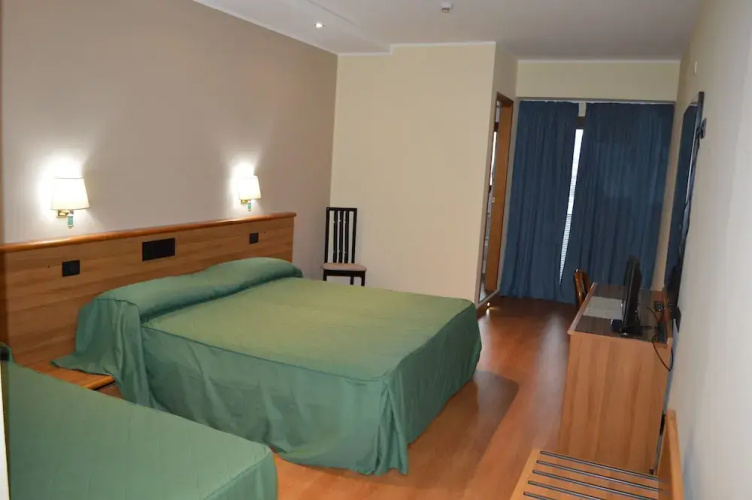 Canadian Hotel