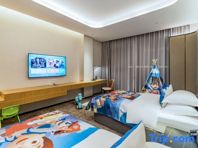 Deluxe Twin Family room