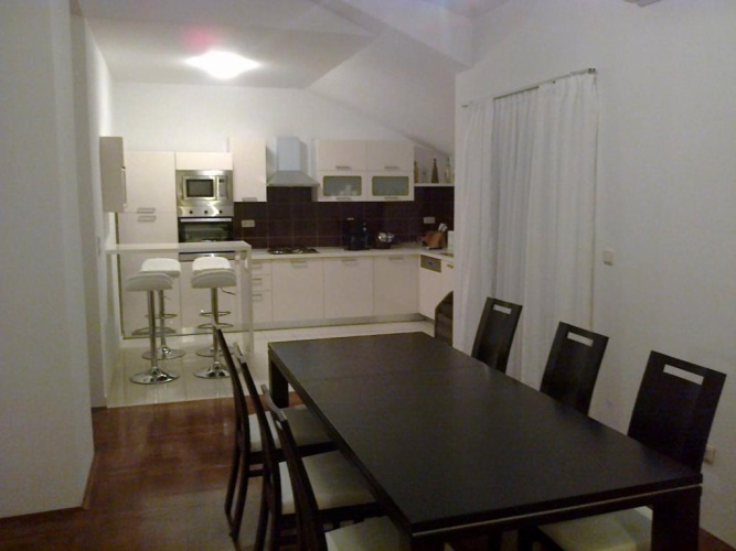 3 Bedrooms Apartment