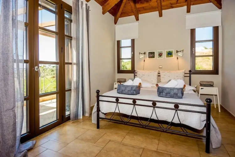 Filon Ktima Beachfront Upscale Villa