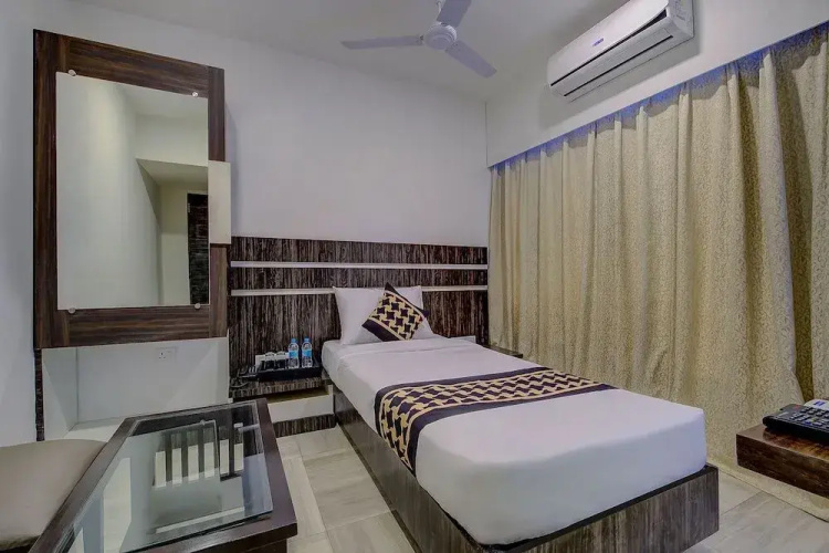 Edition O 30007 Crown Inn Panvel