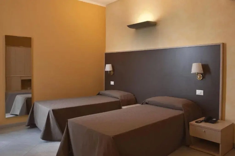 Standard Triple room