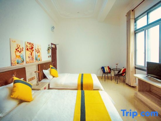 Standard Twin room with city view