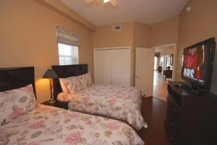 200 Harborview Grande