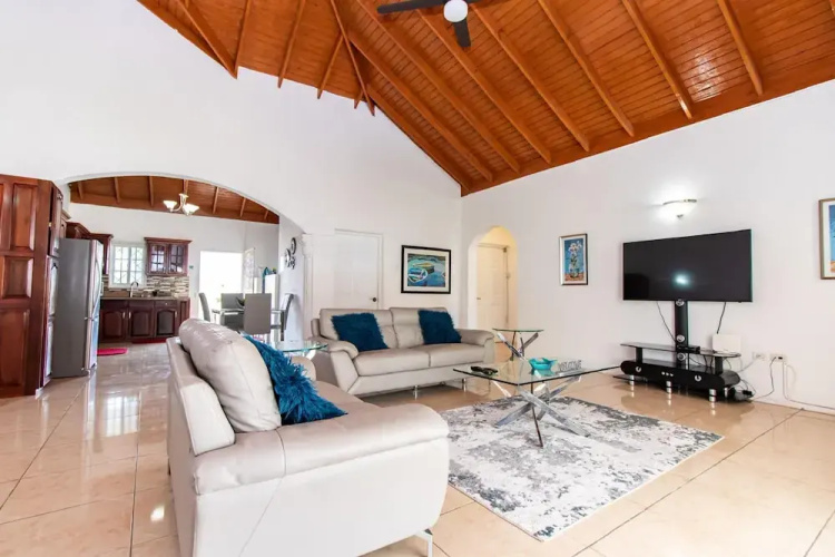 Runaway Bay Gem in Runaway Bay
