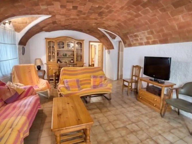 5 Bedrooms Cottage