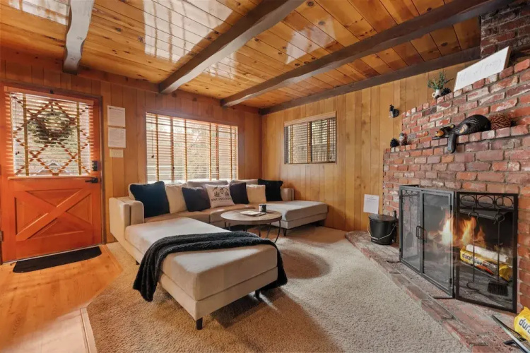 Encino Pines
