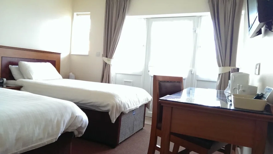 Standard Twin room with courtyard view