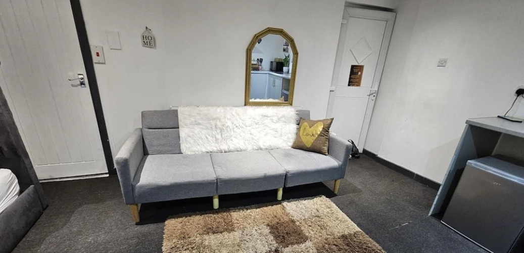 Beautiful En-suite Studio in Leeds -lower Floor