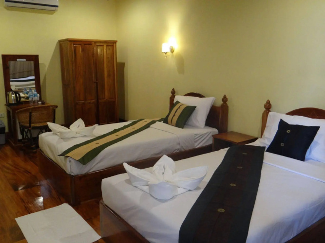 Villa Somphong