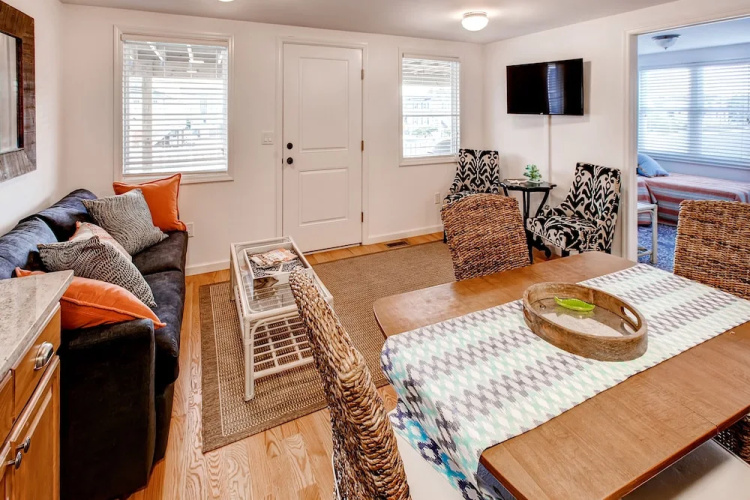 Recently Renovated LBI Apt w/ Deck on Beach Block!