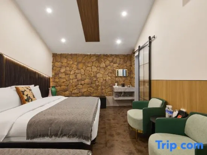 6 Bedrooms Suite