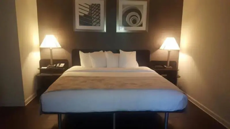 Clarion Suites Inn