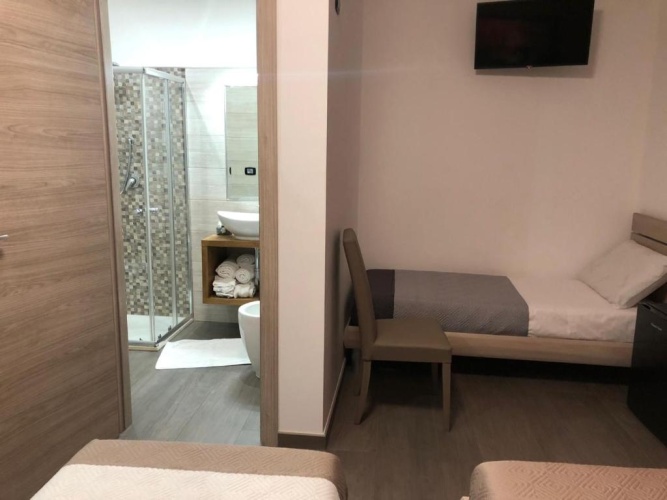 Standard Triple room