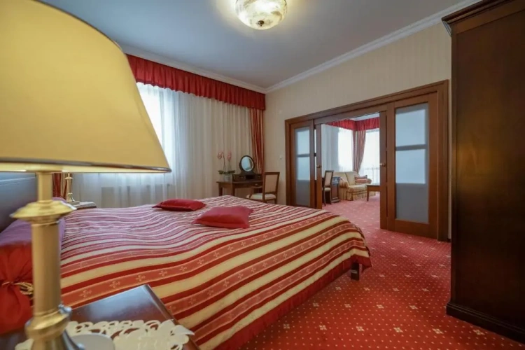 Deluxe Suite