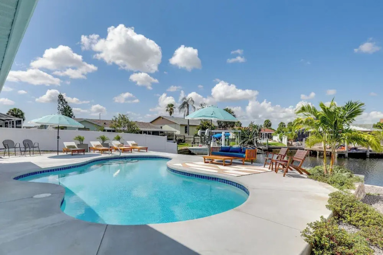 Luxury Gem w/ Private Pool & Dock in Apollo Beach