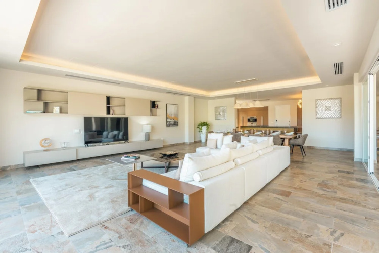 Spacious Villa w Pool Garden Views