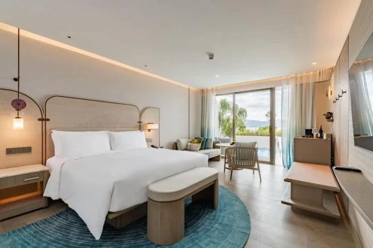 Ocean View Pool Access Double room with balcony