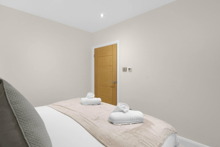 Modern Comfort 2-Bedroom, 2-Bathroom House