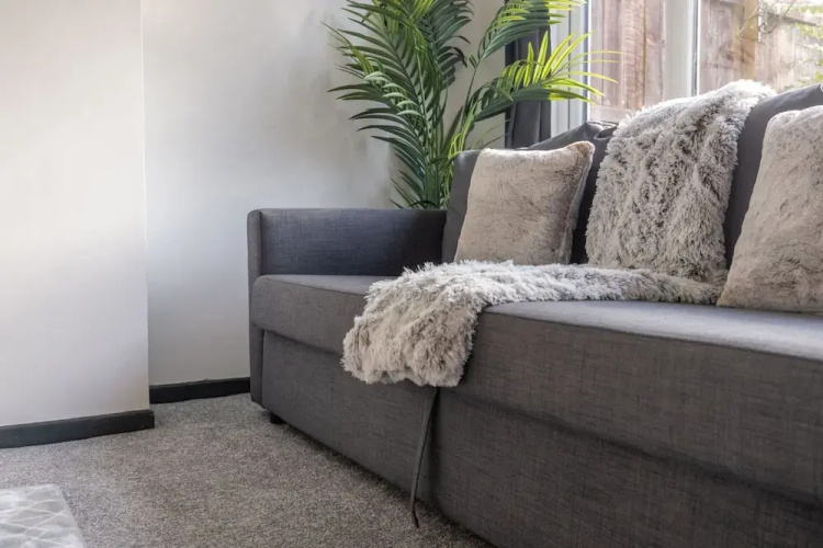 Modern 3 Bed House-free Parking