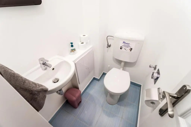 BpR Turquoise Simplicity Apartment