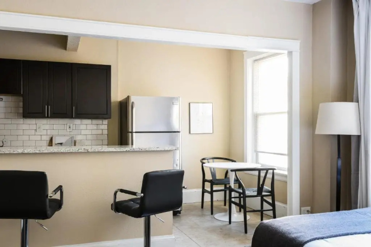 Simple CWE Studio near BJC by Zencity