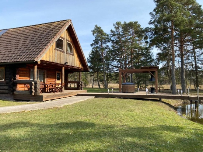 3 Bedrooms Cottage