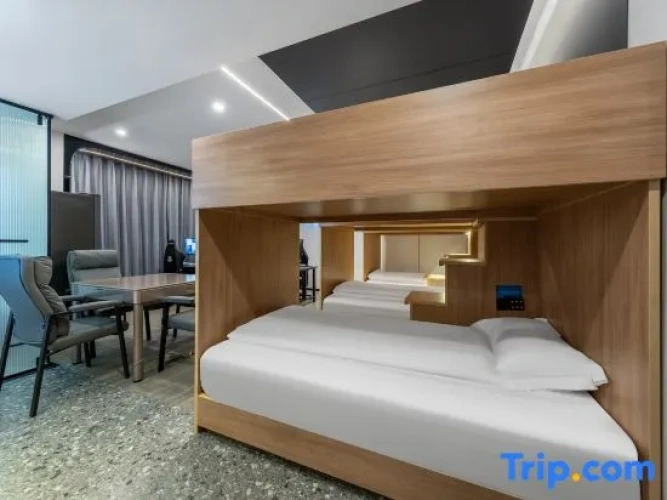 Privilege Sextuple room